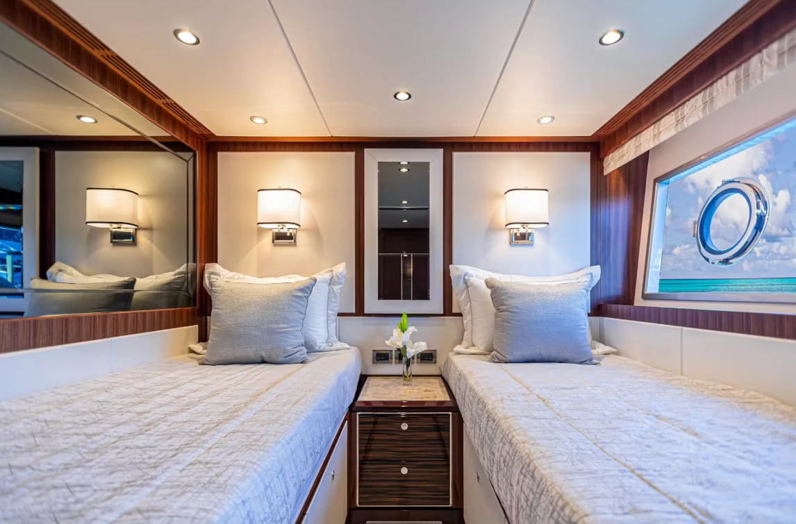 M/Y IC