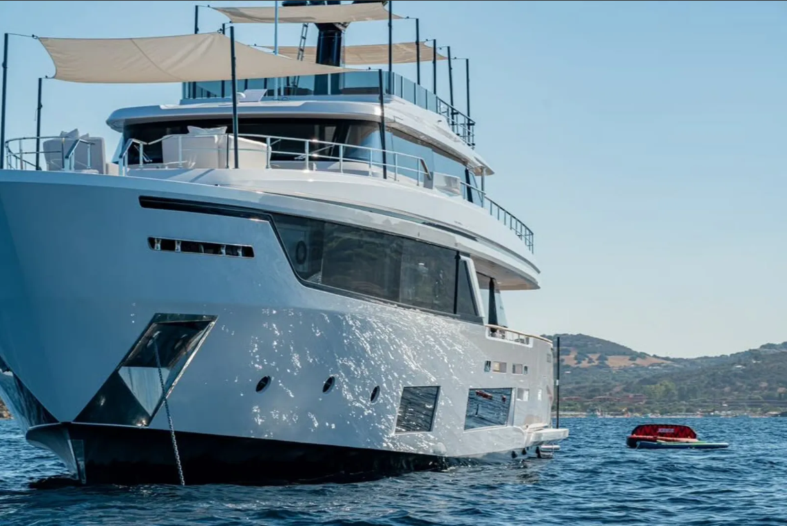 M/Y TWINS